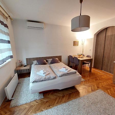 MB Deluxe Apartment Visoko Extérieur photo