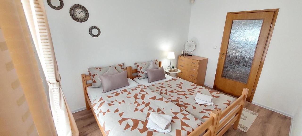 MB Deluxe Apartment Visoko Extérieur photo