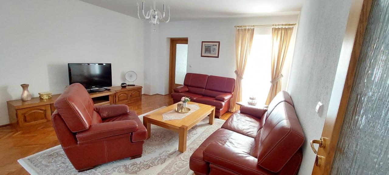 MB Deluxe Apartment Visoko Extérieur photo