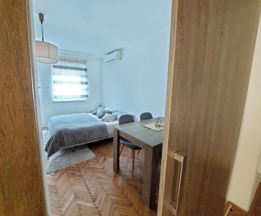 MB Deluxe Apartment Visoko Extérieur photo