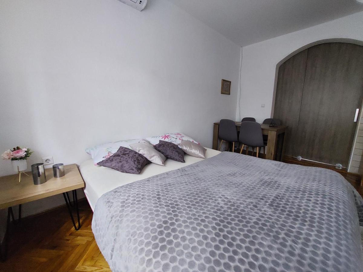 MB Deluxe Apartment Visoko Extérieur photo