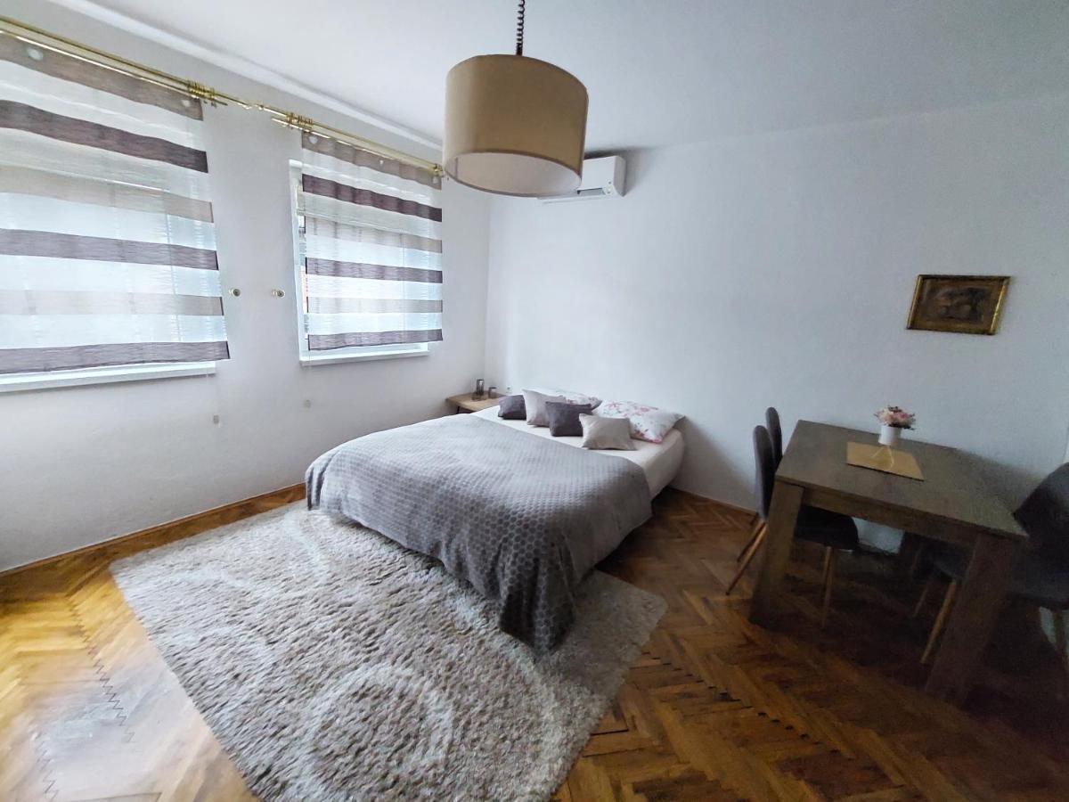 MB Deluxe Apartment Visoko Extérieur photo