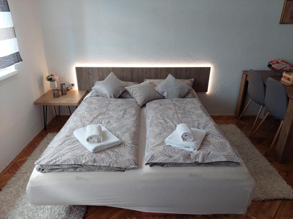 MB Deluxe Apartment Visoko Extérieur photo