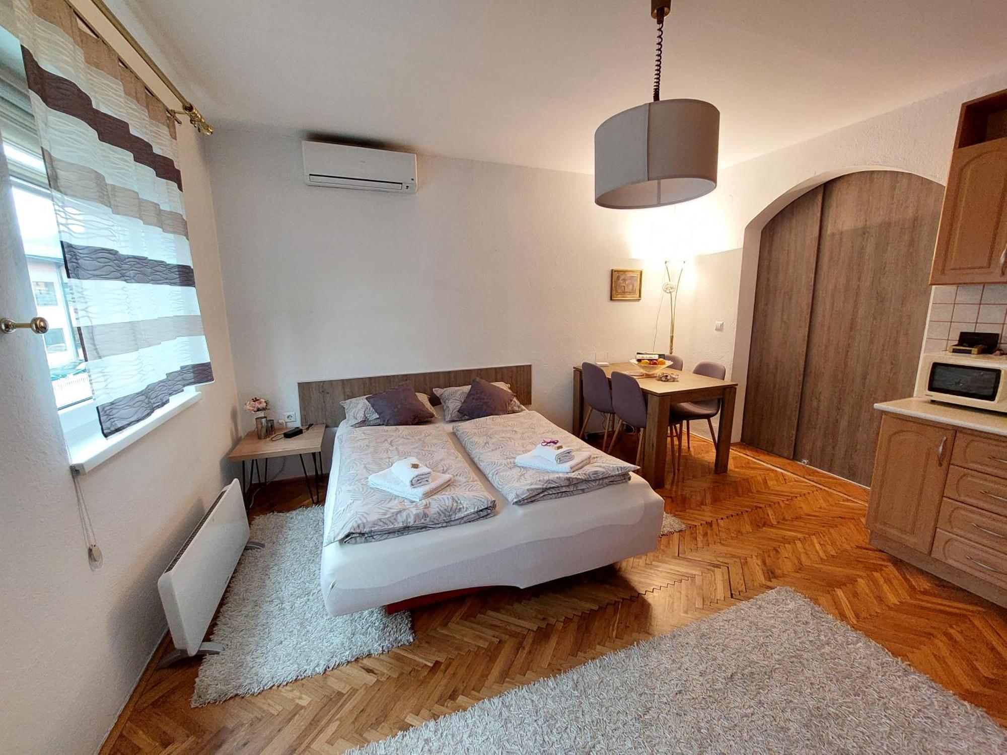 MB Deluxe Apartment Visoko Extérieur photo